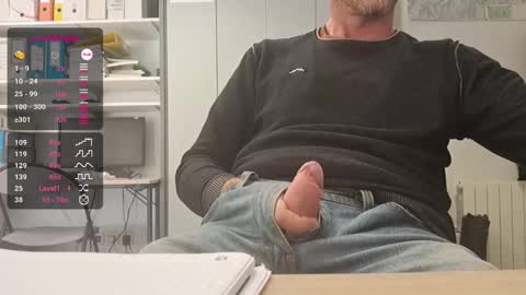 My name is David and if you like public exhibitions you wont be disappointed with me LoL - My favorite vibes is 44  online show from 10.07.25