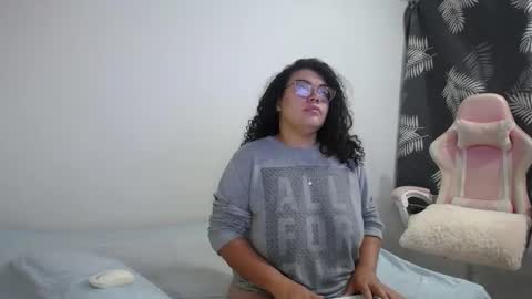 Bianca Tuesday to Sunday from 2am to 6am UTC-5 online show from 10.18.25