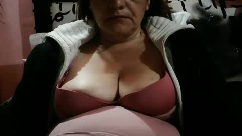 Snapshot of biancasteel chatting on 04.27.26 biancasteel online show from 04.27.26