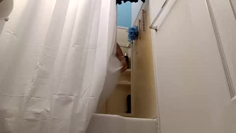 bibottom68942 online show from 10.17.25