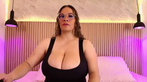 Snapshot of big_tits_in_your_face chatting on 10.15.25 Tell me Sophia online show from 10.15.25