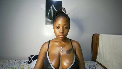 Snapshot of bigass001_ chatting on 10.04.25 bigass001_ online show from 10.04.25