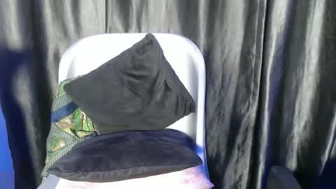 Snapshot of bigass_chocolate chatting on 10.18.25 bella online show from 10.18.25