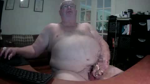 Snapshot of bigaussie5 chatting on 04.24.26 Bigaussie online show from 04.24.26
