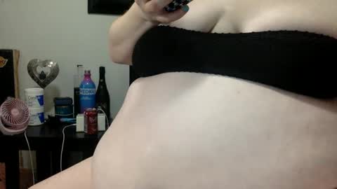 Snapshot of bigbellybabe1987 chatting on 02.01.25 bigbellybabe1987 online show from 02.01.25