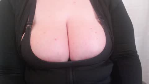 bigbittiesandfun online show from 02.04.25