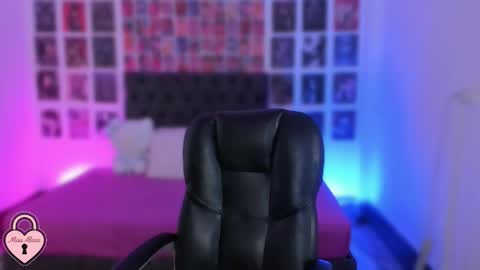 Snapshot of bigboobs_cloe chatting on 10.15.25 bigboobs cloe online show from 10.15.25