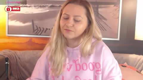 Snapshot of bigboobsarri chatting on 01.08.25 BigBoobsArri online show from 01.08.25