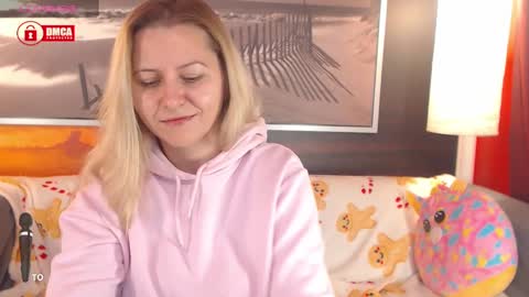 Snapshot of bigboobsarri chatting on 01.15.25 BigBoobsArri online show from 01.15.25