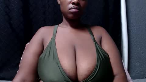 Snapshot of bigboobsbitchx chatting on 06.01.26 bigboobsbitchx online show from 06.01.26