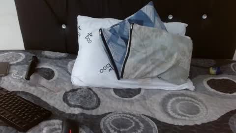 Snapshot of bigbootyshaz chatting on 12.17.24 Bigbootyshaz online show from 12.17.24