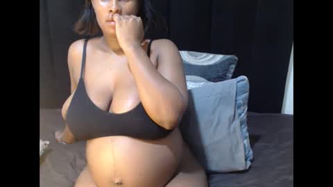 Snapshot of bigbootyshaz chatting on 02.02.26 Bigbootyshaz online show from 02.02.26