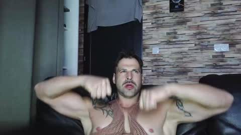 Snapshot of bigboyband chatting on 10.02.25 Bigboyband online show from 10.02.25