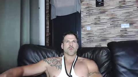 Snapshot of bigboyband chatting on 10.09.25 Bigboyband online show from 10.09.25