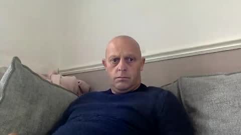 Snapshot of bigbumlover2377 chatting on 10.21.25 bigbumlover2377 online show from 10.21.25