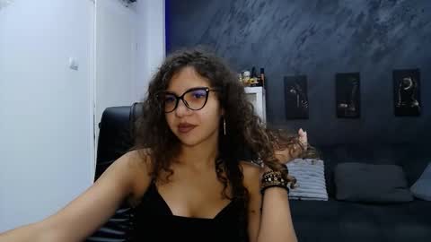 Snapshot of bigbuttjany chatting on 10.10.25 bigbuttjany online show from 10.10.25