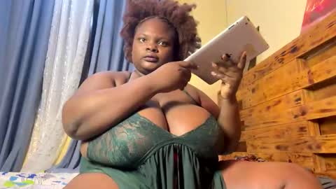 Snapshot of bigchocotities chatting on 02.17.25 bigchocotities online show from 02.17.25