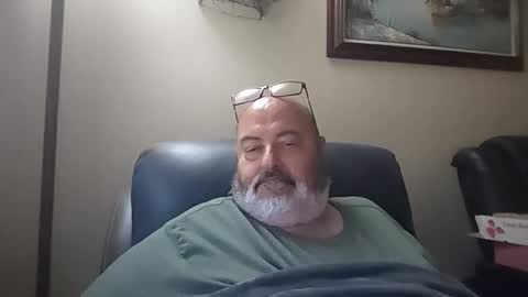 Snapshot of bigfuzzyteddybear chatting on 04.21.26 bigfuzzyteddybear online show from 04.21.26