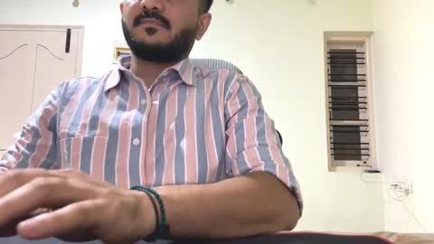 Snapshot of bighandsomesatisfy chatting on 11.09.25 bighandsomesatisfy online show from 11.09.25