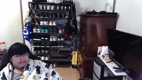 Snapshot of biglongt chatting on 10.25.25 biglongt online show from 10.25.25