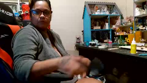 the Mini mami online show from 11.14.25