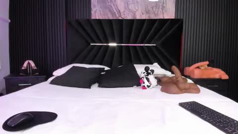 Zayra online show from 11.22.25