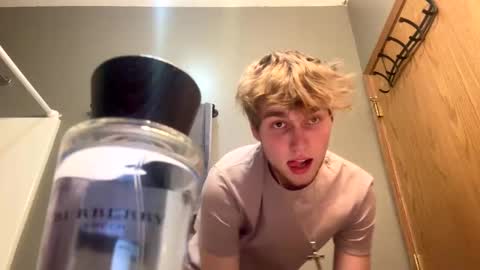 Snapshot of bigskinnyboyshh chatting on 01.05.25 bigskinnyboyshh online show from 01.05.25