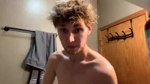 Snapshot of bigskinnyboyshh chatting on 01.14.25 bigskinnyboyshh online show from 01.14.25