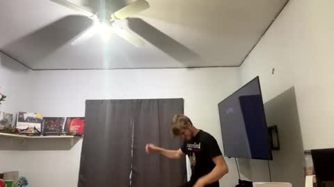 Snapshot of bigskinnyboyshh chatting on 09.27.25 bigskinnyboyshh online show from 09.27.25