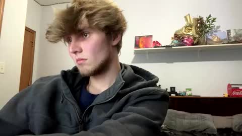 Snapshot of bigskinnyboyshh chatting on 10.31.25 bigskinnyboyshh online show from 10.31.25