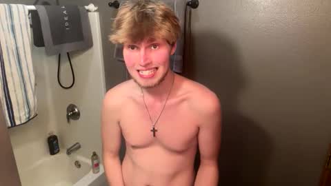 Snapshot of bigskinnyboyshh chatting on 11.11.25 bigskinnyboyshh online show from 11.11.25