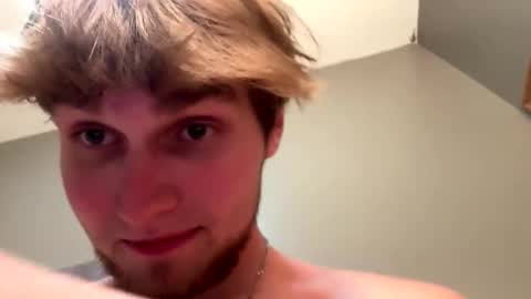 Snapshot of bigskinnyboyshh chatting on 11.12.25 bigskinnyboyshh online show from 11.12.25