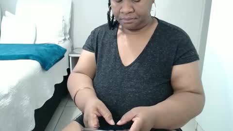 Lona online show from 11.30.25