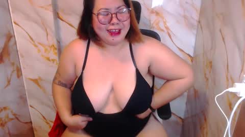 Snapshot of bigtitshotmom chatting on 05.17.26 MARJ online show from 05.17.26