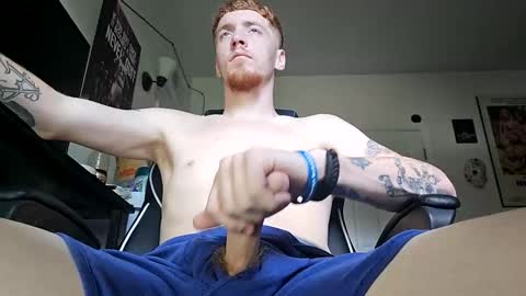 Snapshot of bigwhited2115 chatting on 10.22.25 Onlyfans redheadedwhitedick online show from 10.22.25