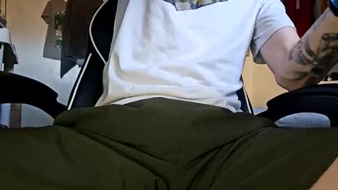 Snapshot of bigwhited2115 chatting on 10.29.25 Onlyfans redheadedwhitedick online show from 10.29.25