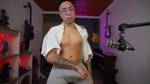 Snapshot of bigxboy96 chatting on 11.04.25 bigxboy96 online show from 11.04.25