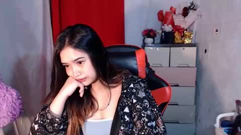 Snapshot of bilat_tinax chatting on 11.05.25 bilat tinax online show from 11.05.25