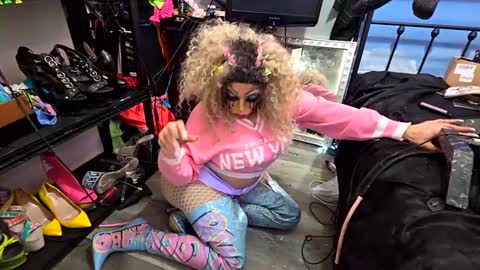 Snapshot of bimbogiga chatting on 12.23.25 bimbogiga online show from 12.23.25