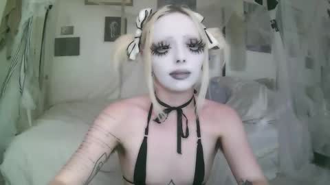 vampire fang  online show from 02.27.26