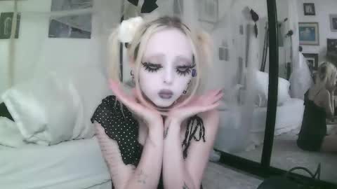 vampire fang  online show from 03.12.26