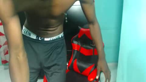 Snapshot of black30cmdick chatting on 10.10.25 maquina online show from 10.10.25