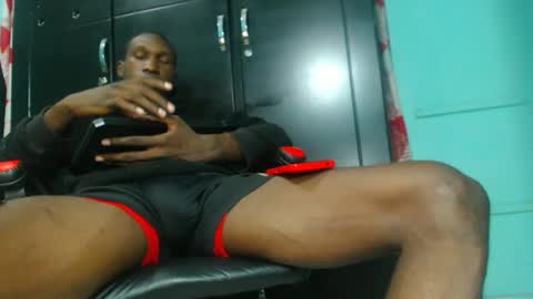 Snapshot of black30cmdick chatting on 10.12.25 maquina online show from 10.12.25