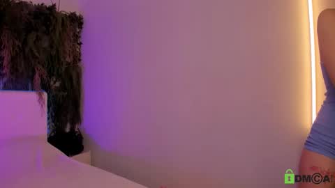 Snapshot of black_jenny chatting on 10.10.25 Jenny online show from 10.10.25