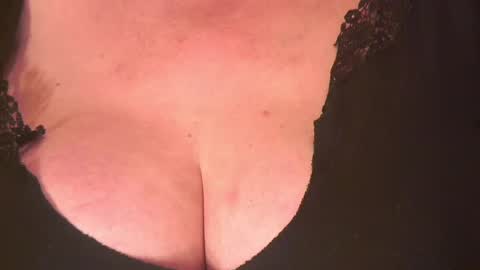 Snapshot of black_pearls chatting on 02.27.25 Sarah online show from 02.27.25