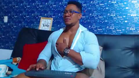 Snapshot of black_seus85 chatting on 10.22.25 duglas online show from 10.22.25