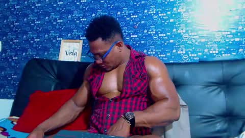 Snapshot of black_seus85 chatting on 10.24.25 duglas online show from 10.24.25