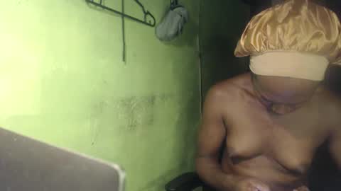 Snapshot of blackasiancockts chatting on 09.30.25 Crystal online show from 09.30.25