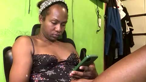 Snapshot of blackasiancockts chatting on 10.12.25 Crystal online show from 10.12.25