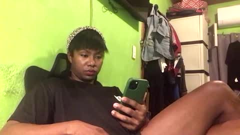 Snapshot of blackasiancockts chatting on 10.27.25 Crystal online show from 10.27.25